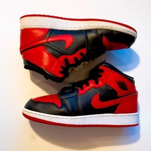 Jordan 1 Mid “Banned” US 7